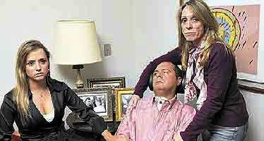 Isabela Torres e Ana Maria, filha e esposa com o jornalista Alexandre. JUN/2011.